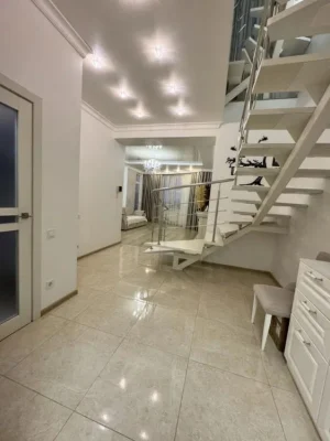 Продам 3 к. трехуровневую квартиру в ЖК Гранд Парк, Маршала