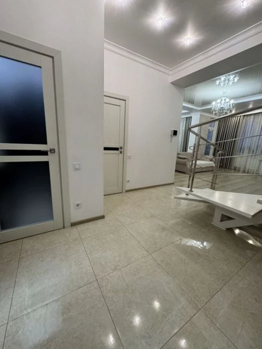 Продам 3 к. трехуровневую квартиру в ЖК Гранд Парк, Маршала
