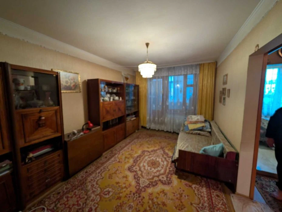Продам 1 кк на Алексеевке с косметическим ремонтом.