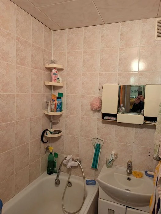 Продам 1 кк на Алексеевке с косметическим ремонтом.
