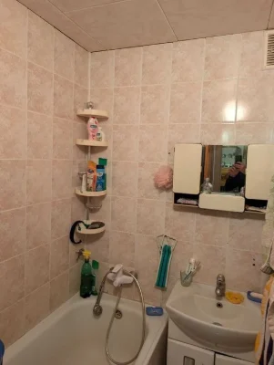 Продам 1 кк на Алексеевке с косметическим ремонтом.