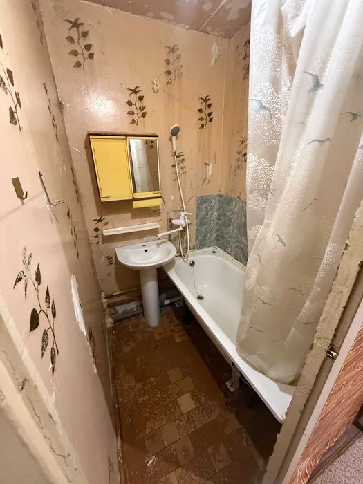 Продаж 1 кв.,вул.Колрдязна 13,42 кв.м,8/9,Центр