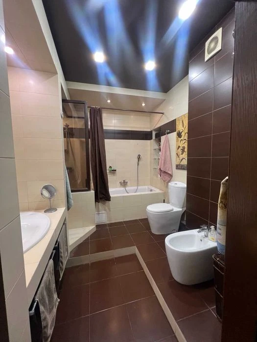 Продаж - 3-кімнатна квартира, вул. Галілея (р-н Мечникова-Ру