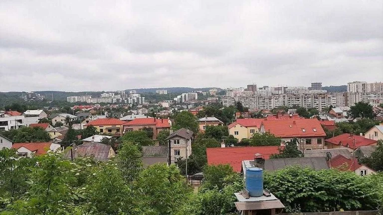 Продаж земельної ділянки на вул. Єрошенка