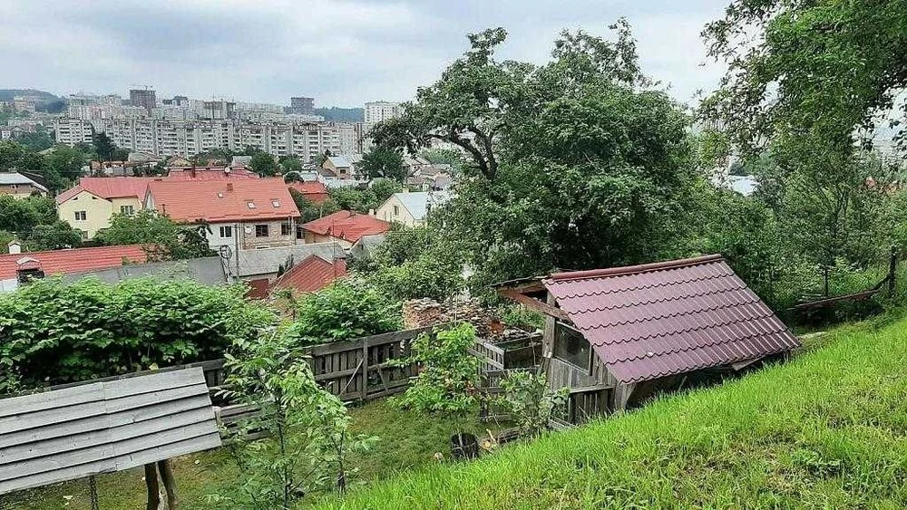 Продаж земельної ділянки на вул. Єрошенка