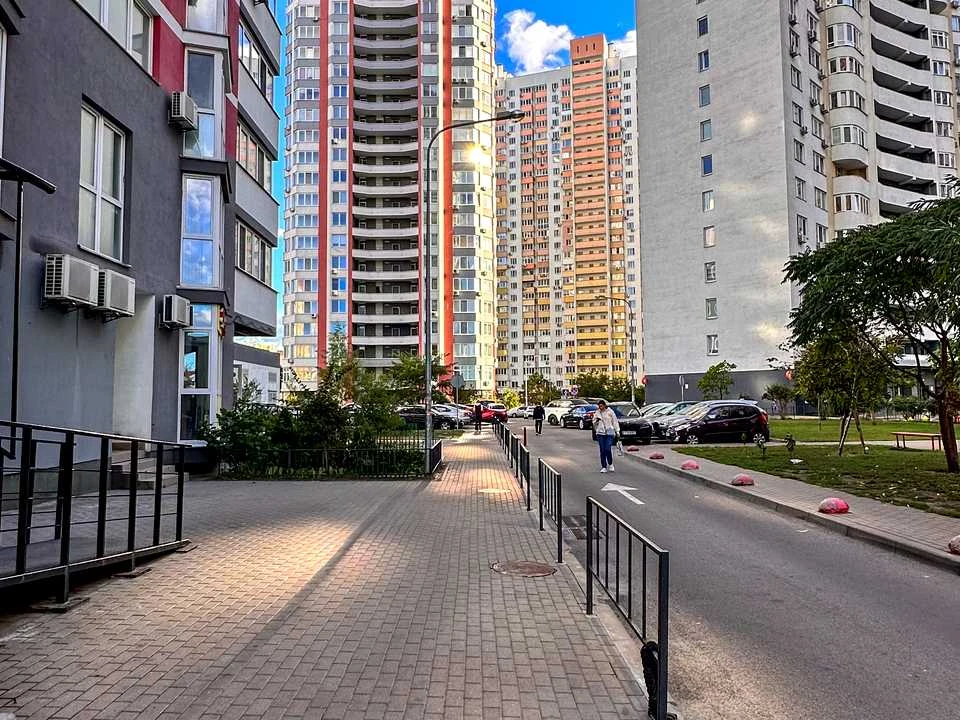 Квартира. Київ, Драгоманова вул.