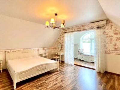 Будинок. Київ, 80-та Садова вул.
