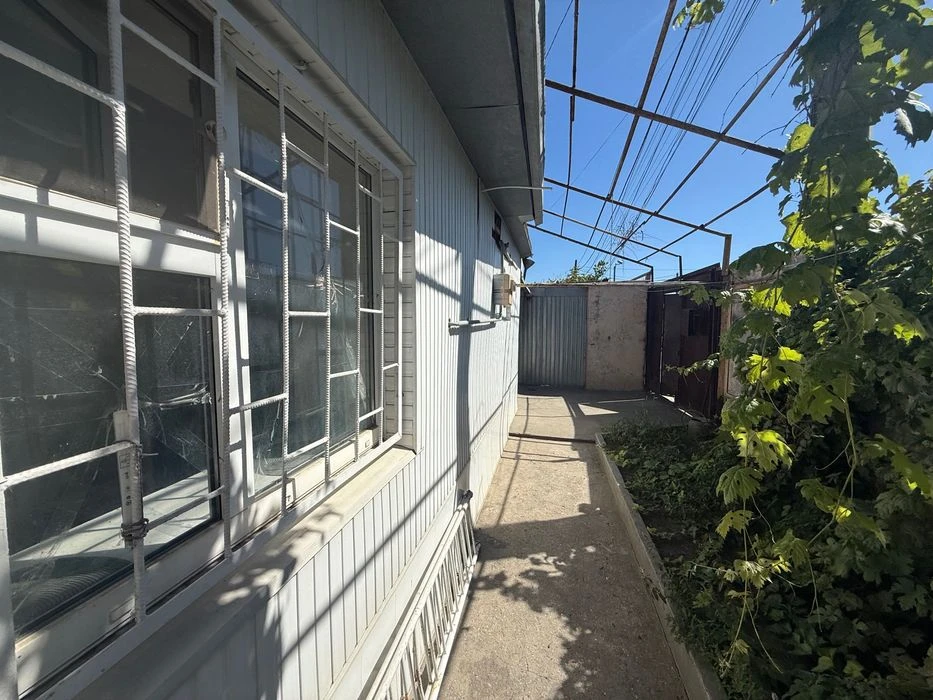 1 кімнатна квартира на землі з власним двором на Слободке