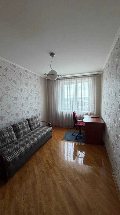 Продам 3-кім квартиру в новобудові, вул. Незалежності. Поста