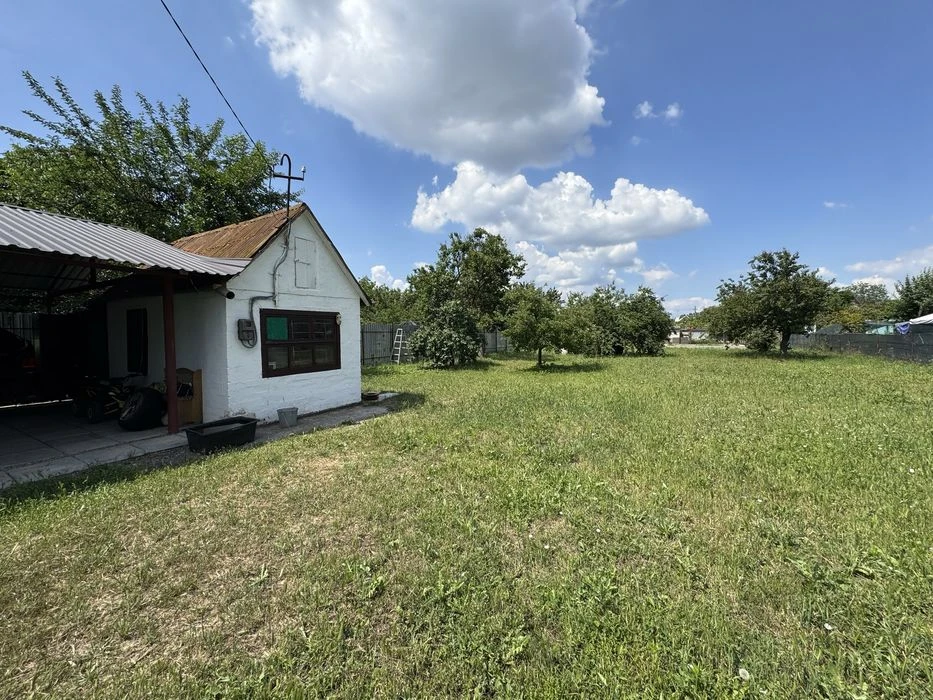 Продам участок 11 соток в городе