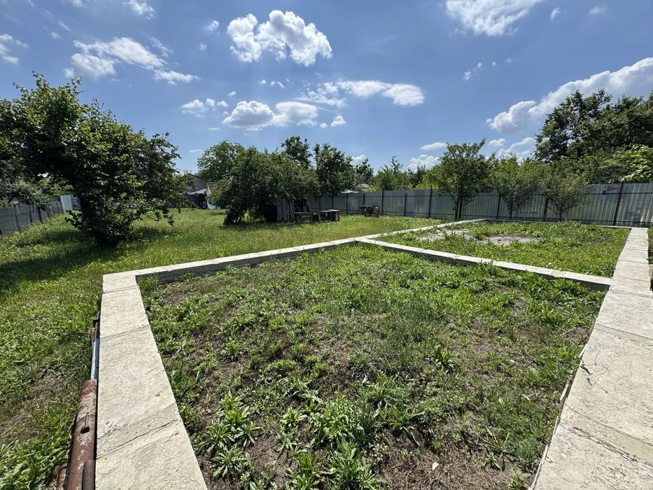 Продам участок 11 соток в городе