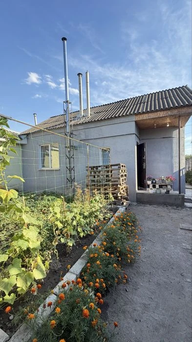 Продам 1/2 частину будинку 77м2, метро Метробудівників.