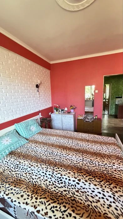 Продам 1/2 частину будинку 77м2, метро Метробудівників.