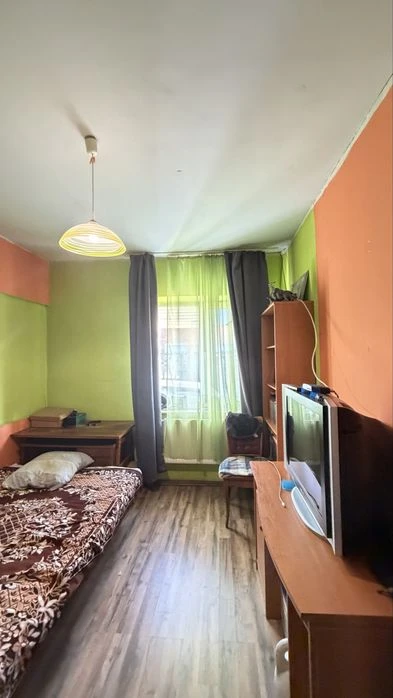 Продам 1/2 частину будинку 77м2, метро Метробудівників.