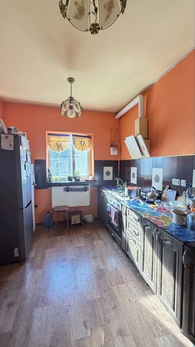Продам 1/2 частину будинку 77м2, метро Метробудівників.