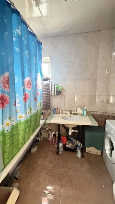 Продам 1/2 частину будинку 77м2, метро Метробудівників.