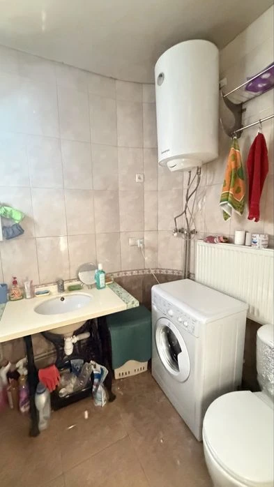 Продам 1/2 частину будинку 77м2, метро Метробудівників.