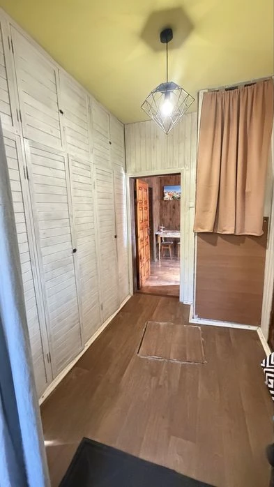 Продам 1/2 частину будинку 77м2, метро Метробудівників.