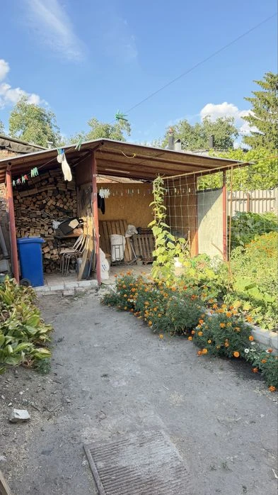 Продам 1/2 частину будинку 77м2, метро Метробудівників.