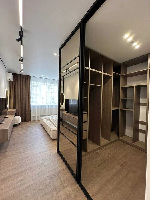 Продам 2-кім квартиру з ремонтом в центрі.