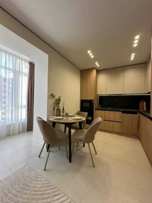 продам 1-кім квартиру з ремонтом в центрі.