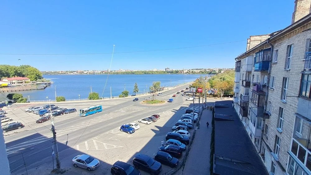Продаж 3-кімн квартири на вул.Мазепи з видом на озеро, Дружб