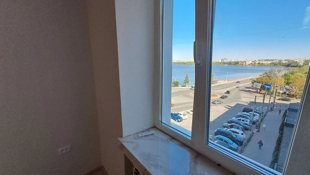 Продаж 3-кімн квартири на вул.Мазепи з видом на озеро, Дружб