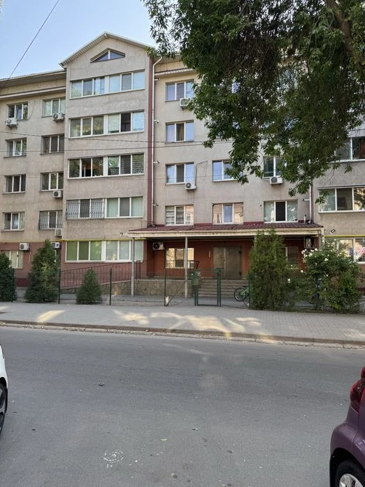 Продам 2 кімнатну квартиру у центрі Заводського району