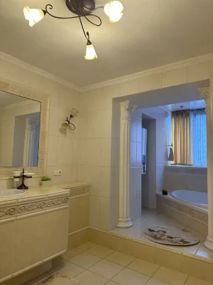 Продажа 3 кімнатна квартира вул.Тополева,4/8 125м ремонт, ме