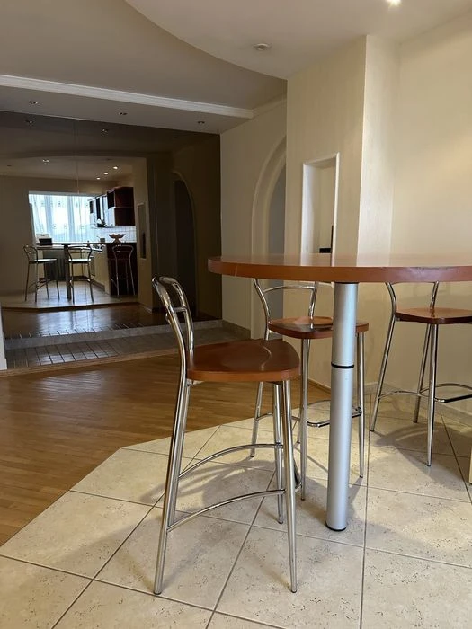 Продажа 3 кімнатна квартира вул.Тополева,4/8 125м ремонт, ме
