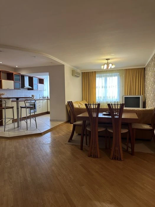 Продажа 3 кімнатна квартира вул.Тополева,4/8 125м ремонт, ме