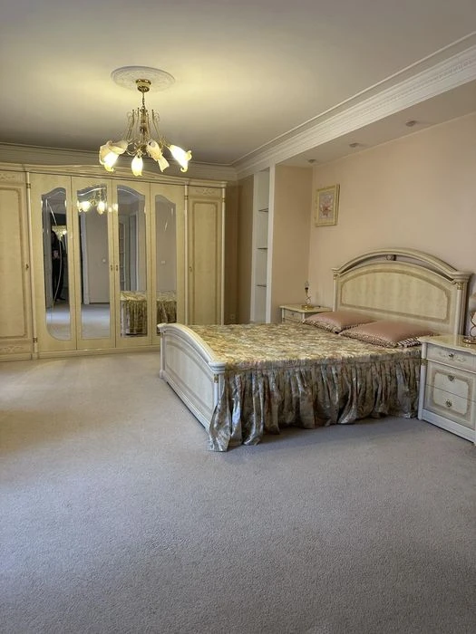 Продажа 3 кімнатна квартира вул.Тополева,4/8 125м ремонт, ме