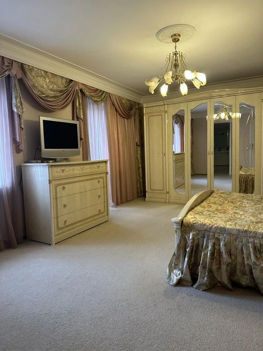Продажа 3 кімнатна квартира вул.Тополева,4/8 125м ремонт, ме