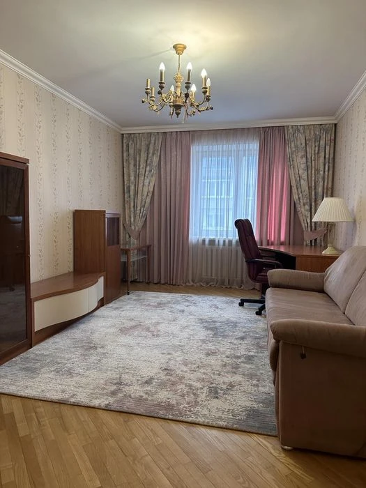 Продажа 3 кімнатна квартира вул.Тополева,4/8 125м ремонт, ме