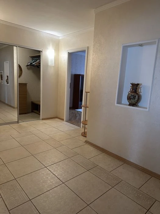 Продажа 3 кімнатна квартира вул.Тополева,4/8 125м ремонт, ме