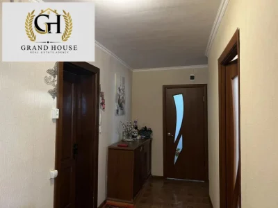 Продам двокімнатну квартиру район Попова.