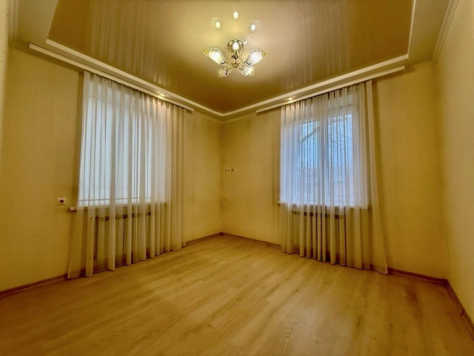 Продам 2-х кімнатну квартиру, Центр міста
