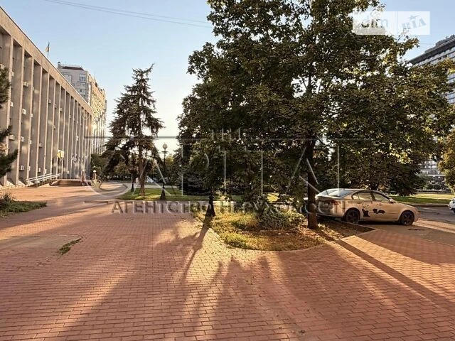 Продаж 3к квартири 81.9 кв. м на вул. Левка Лук'яненка 18 •