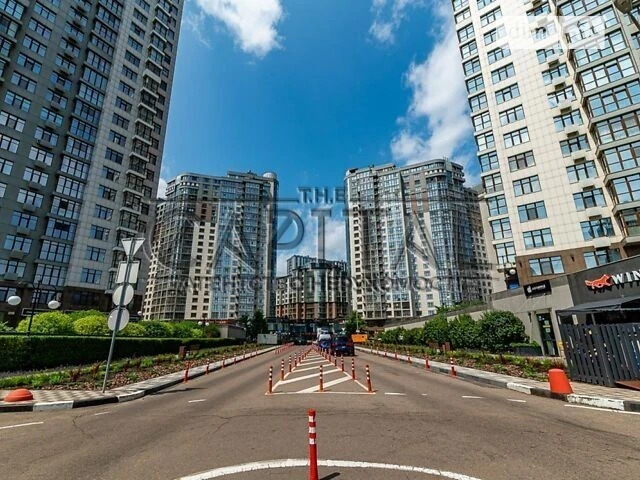 Продаж 2к квартири 83 кв. м на вул. Андрія Верхогляда 22 • I