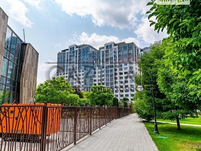 Продаж 2к квартири 83 кв. м на вул. Андрія Верхогляда 22 • I
