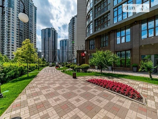 Продаж 2к квартири 83 кв. м на вул. Андрія Верхогляда 22 • I