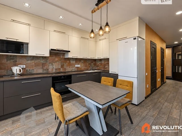 Продаж 2к квартири 70.6 кв. м на вул. Драгоманова 2 • ID 348