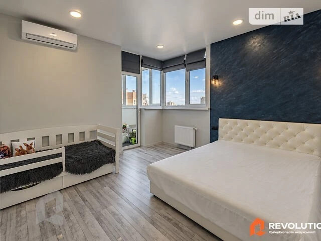 Продаж 2к квартири 70.6 кв. м на вул. Драгоманова 2 • ID 348