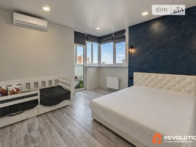 Продаж 2к квартири 70.6 кв. м на вул. Драгоманова 2 • ID 348