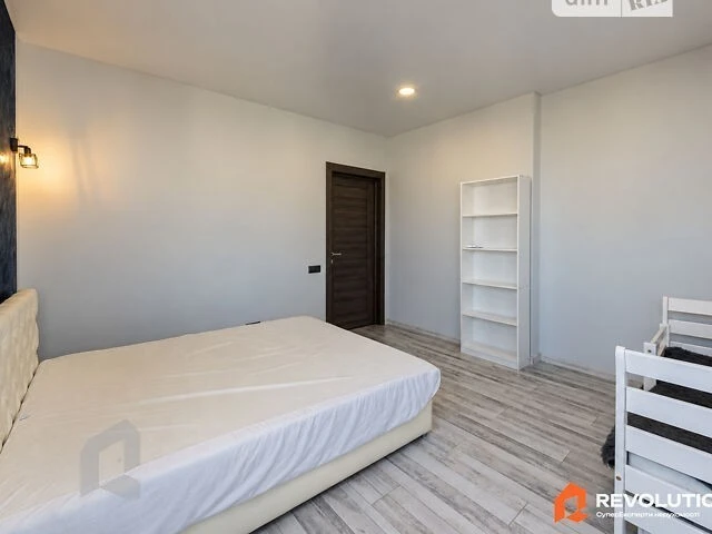 Продаж 2к квартири 70.6 кв. м на вул. Драгоманова 2 • ID 348