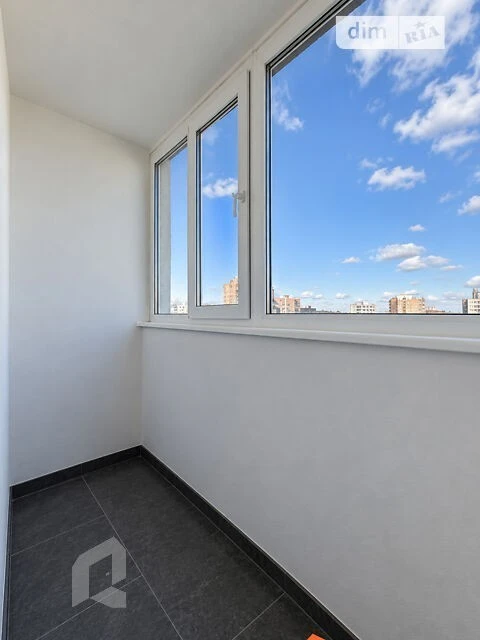 Продаж 2к квартири 70.6 кв. м на вул. Драгоманова 2 • ID 348