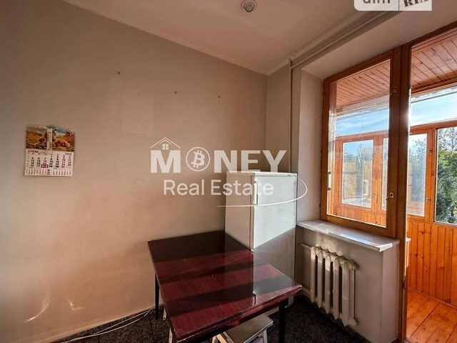Продаж 2к квартири 55.8 кв. м на вул. Івана Світличного 6 •