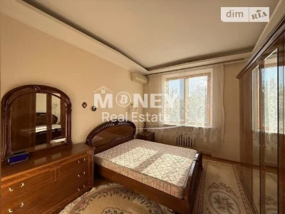 Продаж 2к квартири 55.8 кв. м на вул. Івана Світличного 6 •