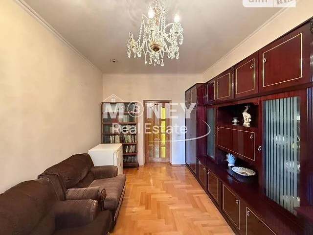 Продаж 2к квартири 55.8 кв. м на вул. Івана Світличного 6 •