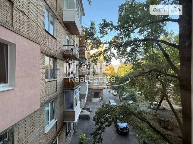 Продаж 2к квартири 55.8 кв. м на вул. Івана Світличного 6 •